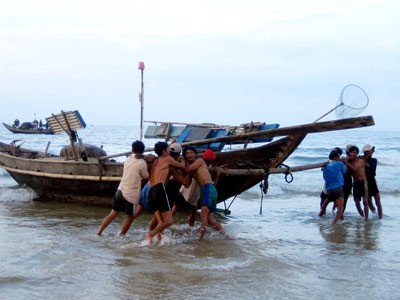 Ngư dân Việt Nam bám biển